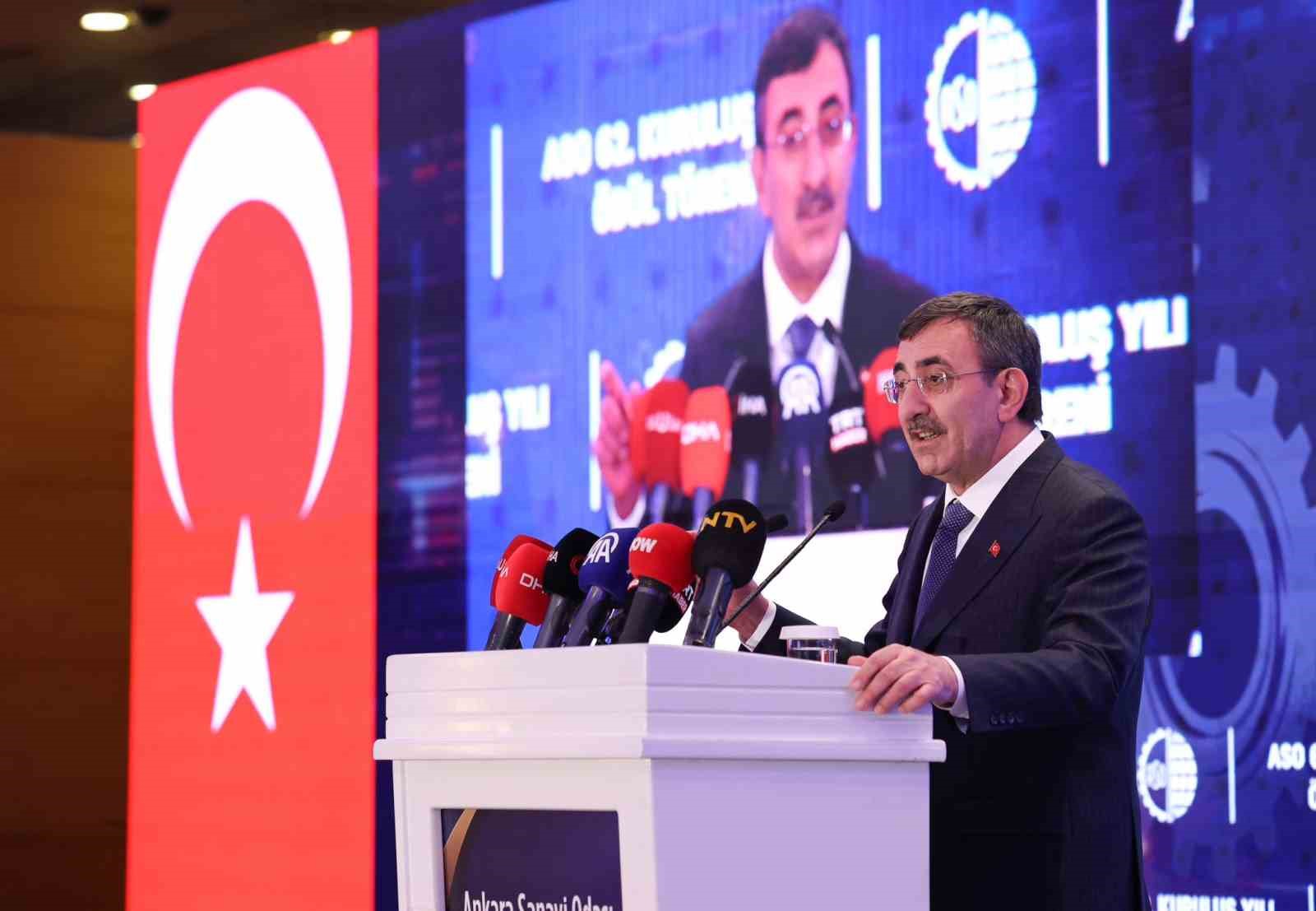 CUMHURBAŞKANI YARDIMCISI YILMAZ: ""ENFLASYON TEKRAR DÜŞÜŞ EĞİLİMİNE GİRMİŞ DURUMDA"