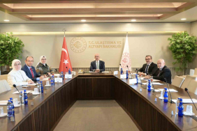 BAKAN URALOĞLU: "SOSYAL MEDYADA GENÇLERİMİZİN DİJİTAL DÜNYADA DAHA GÜVENLİ YER ALABİLMELERİNİ SAĞLAMAK İÇİN YAPILABİLECEKLERİ ELE ALDIK"