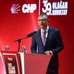 YENİ PARTİ PROGRAMININ GÖRÜŞÜLECEĞIİ CHP 39. OLAĞAN KURULTAYI BAŞLADI CHP GENEL BAŞKANI ÖZGÜR ÖZEL: "BU SALONDAN BİR İKTİDAR PERSPEKTİFİ, BİR İKTİDAR YÜRÜYÜŞÜ VE CUMHURİYET HALK PARTİSİ’NİN İKTİDARI İÇİN ORTAYA KOYACAĞI BİR HÜKÜMET PROGRAMI ORTAYA ÇIKACAK"