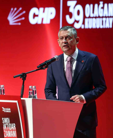 YENİ PARTİ PROGRAMININ GÖRÜŞÜLECEĞIİ CHP 39. OLAĞAN KURULTAYI BAŞLADI CHP GENEL BAŞKANI ÖZGÜR ÖZEL: "BU SALONDAN BİR İKTİDAR PERSPEKTİFİ, BİR İKTİDAR YÜRÜYÜŞÜ VE CUMHURİYET HALK PARTİSİ’NİN İKTİDARI İÇİN ORTAYA KOYACAĞI BİR HÜKÜMET PROGRAMI ORTAYA ÇIKACAK"