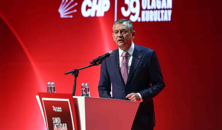 YENİ PARTİ PROGRAMININ GÖRÜŞÜLECEĞIİ CHP 39. OLAĞAN KURULTAYI BAŞLADI CHP GENEL BAŞKANI ÖZGÜR ÖZEL: "BU SALONDAN BİR İKTİDAR PERSPEKTİFİ, BİR İKTİDAR YÜRÜYÜŞÜ VE CUMHURİYET HALK PARTİSİ’NİN İKTİDARI İÇİN ORTAYA KOYACAĞI BİR HÜKÜMET PROGRAMI ORTAYA ÇIKACAK"
