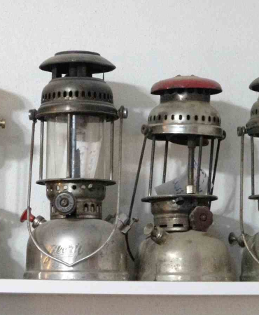 ASIRLIK LAMBALARA YENİDEN IŞIK VERİYOR GİRESUNLU USTANIN ÇOCUKLUK TUTKUSU HİÇ SÖNMEDİ GEÇMİŞİN IŞIĞINI BUGÜNE TAŞIYOR