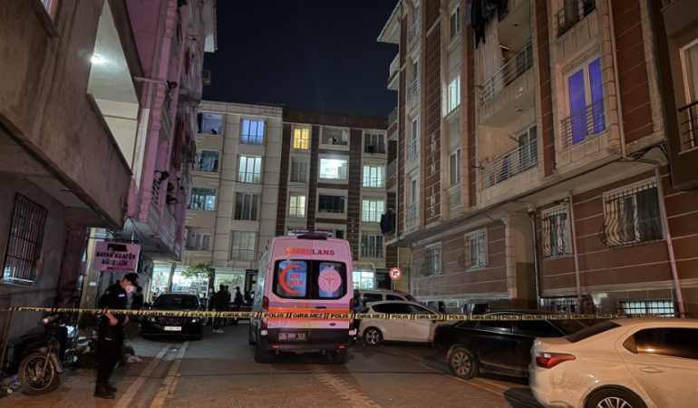 ESENYURT'TA BİNADA YAPILAN İLAÇLAMA NEDENİYLE BİRİ BEBEK 4 KİŞİ HASTANELİK OLDU
