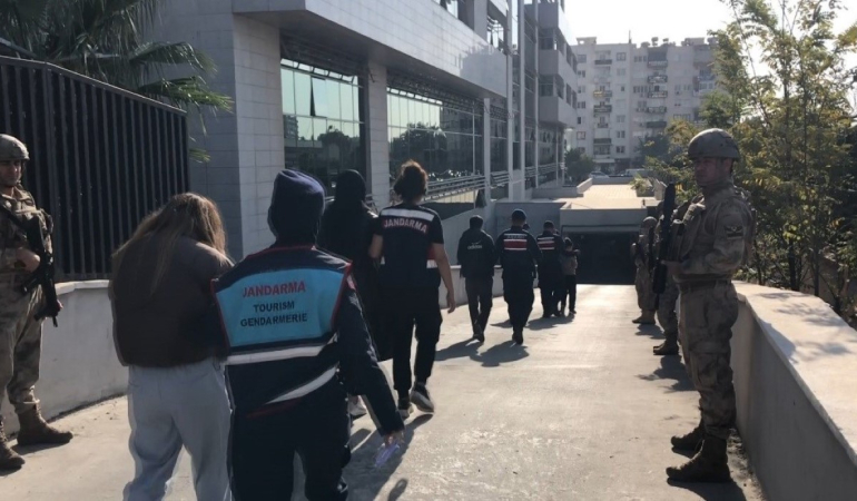 MERSİN'DEKİ KARA PARA AKLAMA VE YASADIŞI BAHİS OPERASYONU:4'Ü HAKEM 32 ŞÜPHELİ TUTUKLANDI