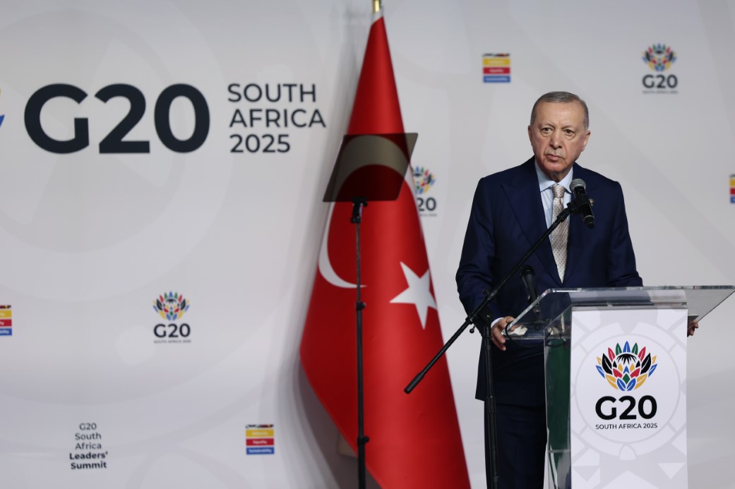 CUMHURBAŞKANI ERDOĞAN: "BARIŞ İÇİN HER YERE KOŞTURACAĞIZ" "MAZLUM FİLİSTİN HALKIYLA BİRLİKTE TÜM BÖLGEMİZİN VE İNSANLIĞIN BARIŞI, HUZURU, GÜVENLİĞİ İÇİN BU KONUDAKİ İLKELİ TUTUMUMUZU MUHAFAZA EDECEĞİZ"