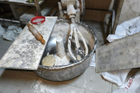 DEVREK'TE SAĞLIĞA UYGUNSUZ PİDE İMALATI YAPAN İŞ YERİ MÜHÜRLENDİ