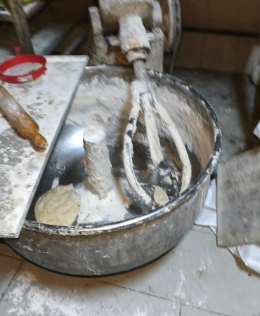 DEVREK'TE SAĞLIĞA UYGUNSUZ PİDE İMALATI YAPAN İŞ YERİ MÜHÜRLENDİ