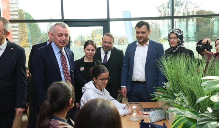 Başkan Büyükakın: “Kütüphanelerde gençlerimizi geleceğe hazırlıyoruz”