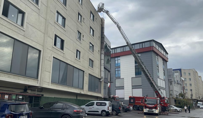 Restoranda yangın alarmı: Otel boşaltıldı, 1 yaralı