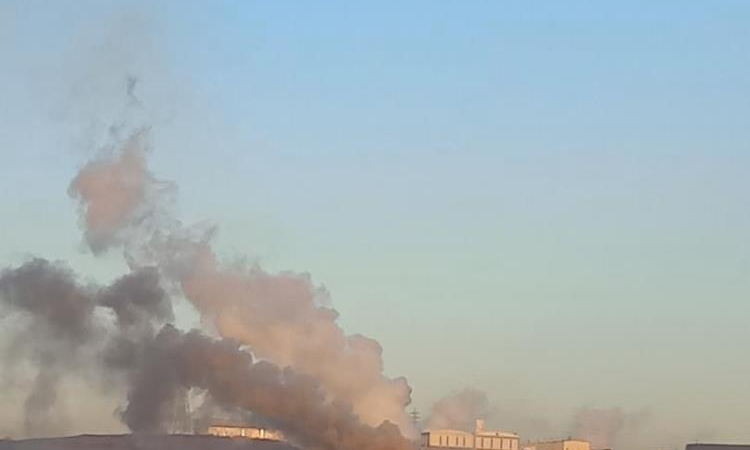 Bacadan çıkan simsiyah duman vatandaşı tedirgin etti