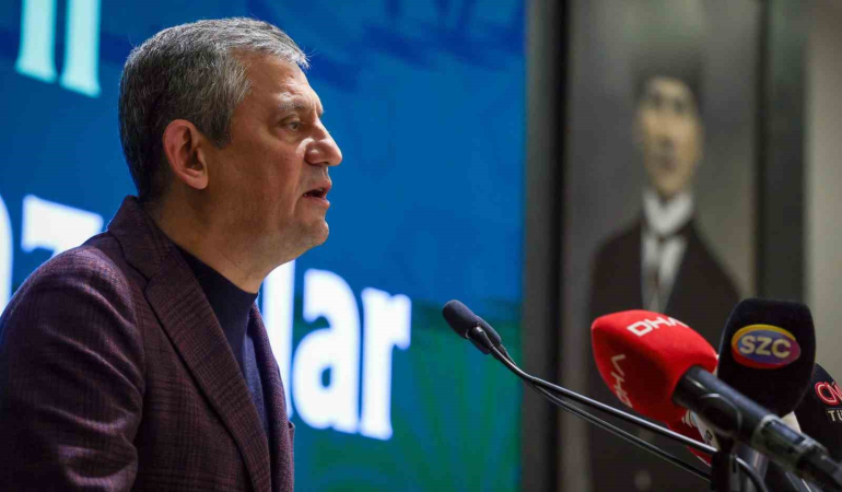 CHP GENEL BAŞKANI ÖZEL: "FİLİSTİN İÇİN VERİLEN MÜCADELEYE HEM DİPLOMATİK DESTEĞİ HEM DE İNSANİ DESTEĞİ VERMİŞ OLAN BİR ÜLKEYİZ" "HEP BİRLİKTE ÇOK GÜZEL GÜNLERE OMUZ OMUZA, KOL KOLA YÜRÜMEYE KARARLIYIZ" "BİZ VAR OLDUKÇA DA KİMSE CUMHURİYET'E, KAZANIMLARINA, DEĞERLERİNE EL UZATAMAYACAK"