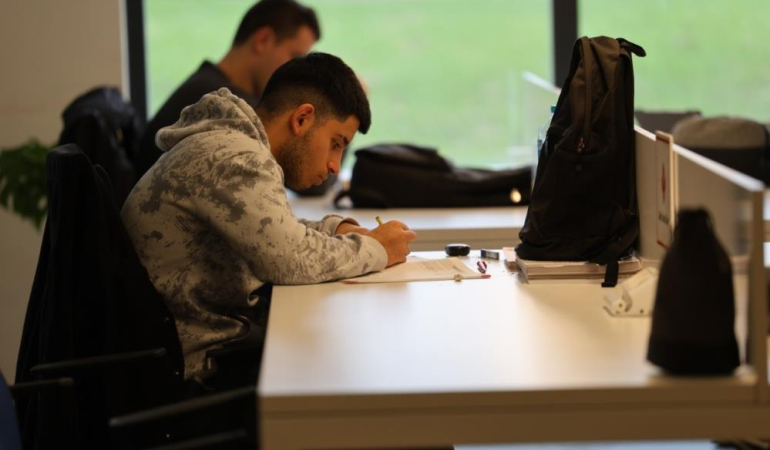 AW632963_01