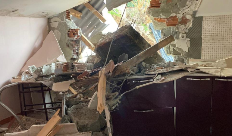 İstinat duvarı çökünce ortalık savaş alanına döndü