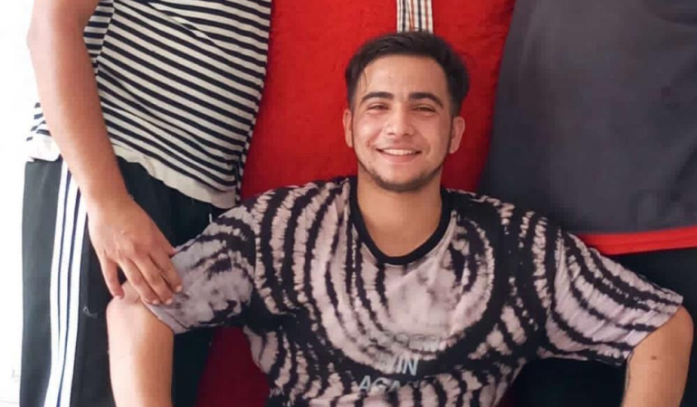 Kocaeli’de tribünden düşen genç taraftar hayatını kaybetti