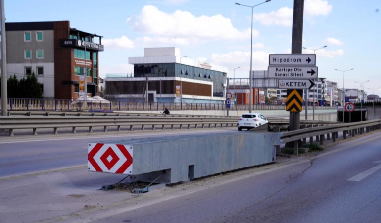 D-100’deki riskli kavşaklara “çarpışma yastığı” önlemi