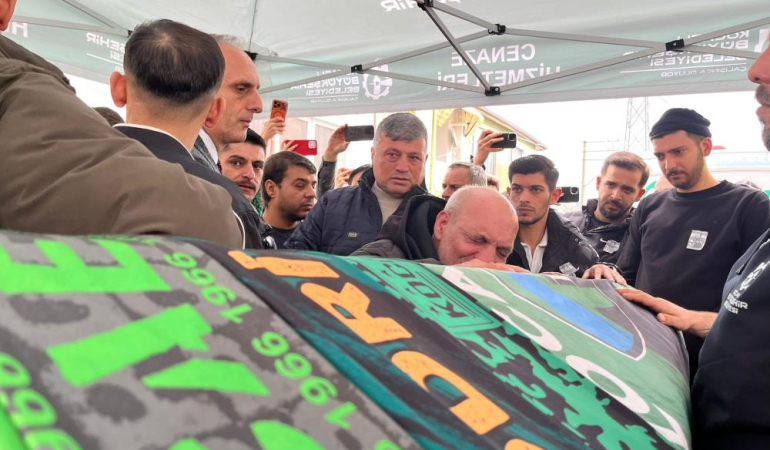 Tribünden düşerek ölen taraftarın babasından yürek yakan feryat