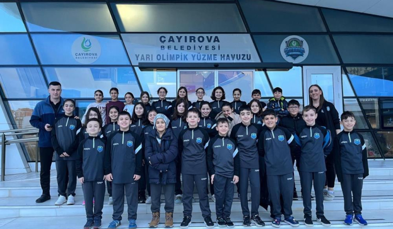 Çayırovalı yüzücüler yarışlardan 27 madalyayla döndü