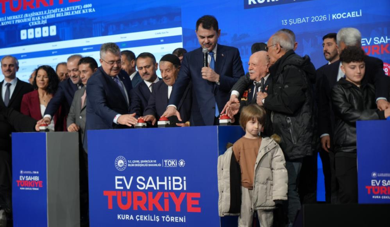 Kocaeli’de 10 bin 340 sosyal konutun kura çekimi Bakan Kurum’un katılımıyla yapıldı