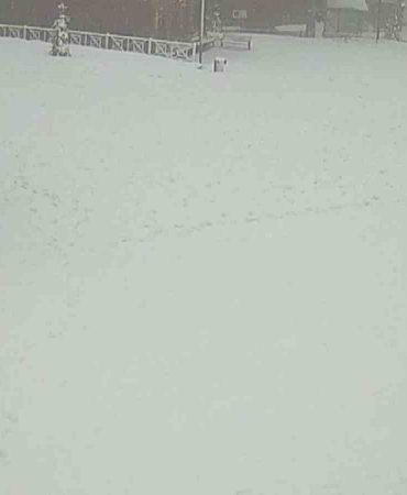 NİSAN ÖNCESİ KARTEPE'DE KAR SÜRPRİZİ MAHSUR KALANLARIN İMDADINA EKİPLER YETİŞTİ