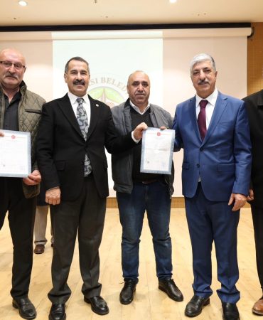 DİLOVASI'NDA İMAR SORUNU ÇÖZÜLEN 423 VATANDAŞA TAPULARI DAĞITILDI