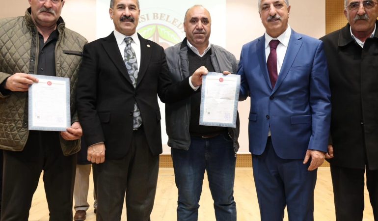 DİLOVASI'NDA İMAR SORUNU ÇÖZÜLEN 423 VATANDAŞA TAPULARI DAĞITILDI
