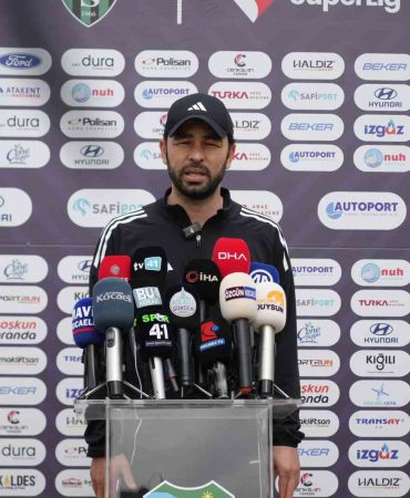 SELÇUK İNAN'DAN YENİ SÖZLEŞME AÇIKLAMASI "GÖRÜŞMELERİMİZ OLDU, BURADA DEVAM ETMEK İSTİYORUM" KOCAELİSPOR'DA BAŞAKŞEHİR MAÇI ÖNCESİ SAKATLIK SIKINTISI