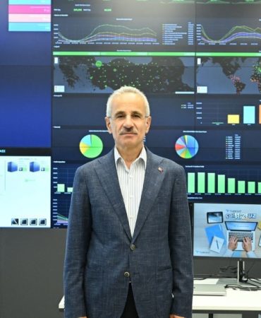 BAKAN URALOĞLU: "2025 YILININ SON ÇEYREĞİNDE MOBİL CEPTEN İNTERNET ABONE SAYISI 75,6 MİLYON SEVİYESİNE ULAŞTI"