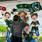 LİSELİ ÖĞRENCİLERDEN KOCAELİSPOR'A ÖZEL DUVAR RESMİ