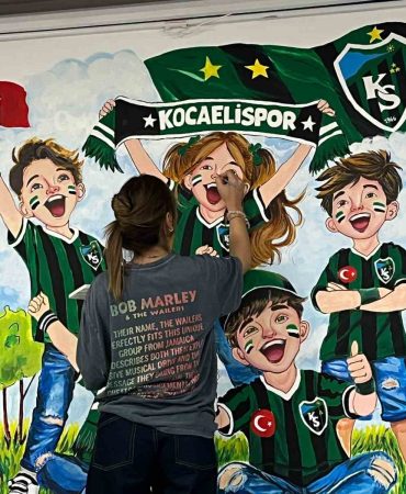 LİSELİ ÖĞRENCİLERDEN KOCAELİSPOR'A ÖZEL DUVAR RESMİ
