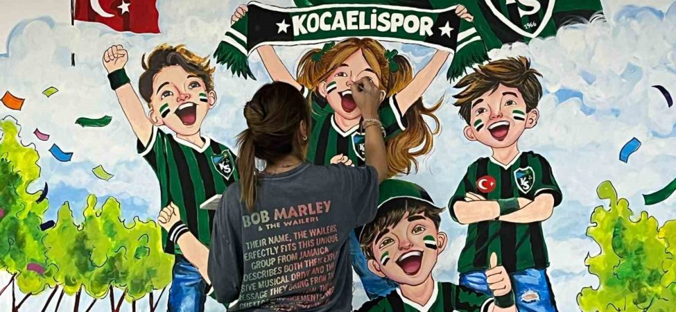 LİSELİ ÖĞRENCİLERDEN KOCAELİSPOR'A ÖZEL DUVAR RESMİ