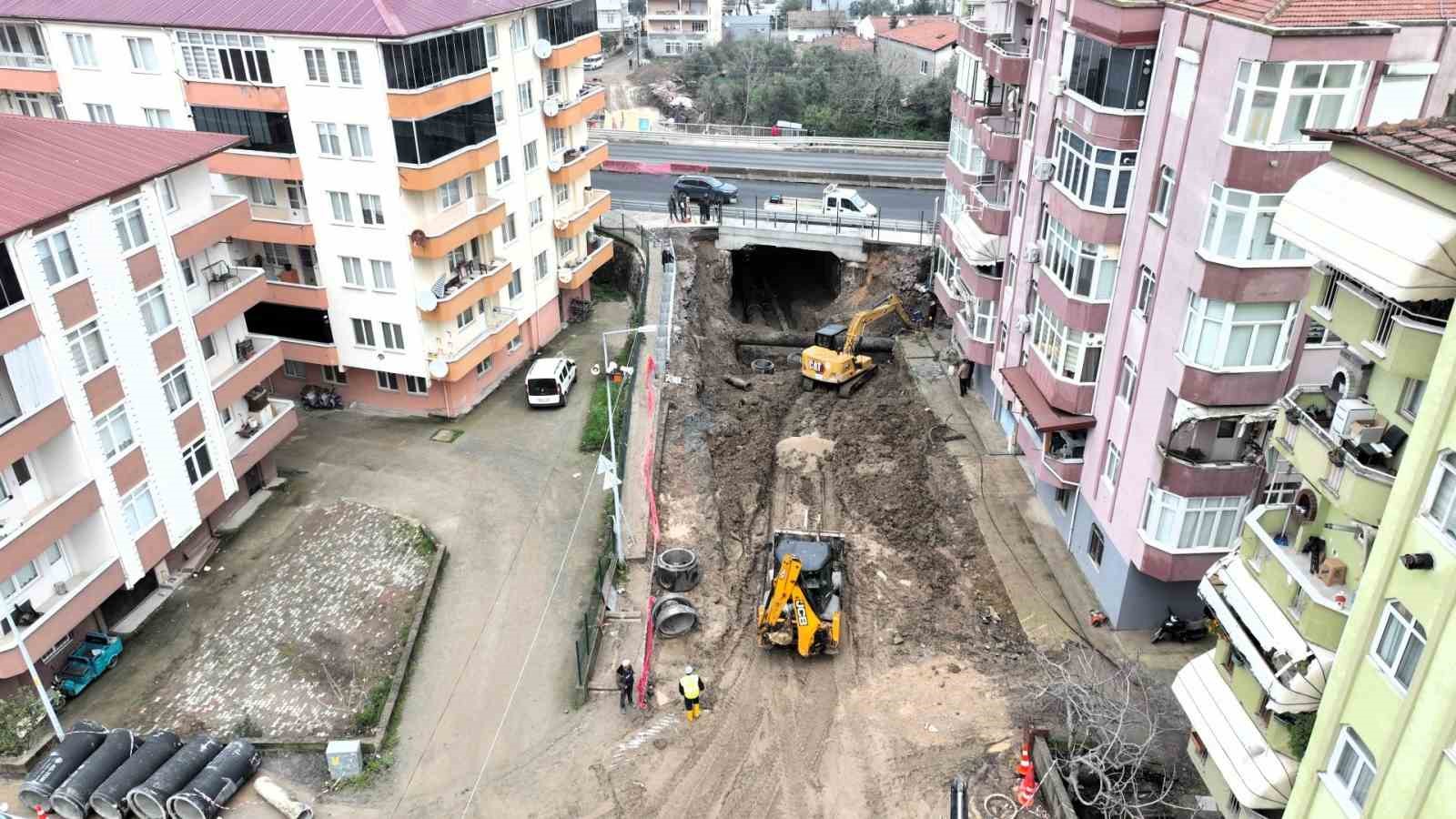 GÖLCÜK ULAŞLI'DA İNŞA EDİLEN ALT GEÇİT PROJESİYLE ULAŞIM KESİNTİSİZ HALE GELECEK