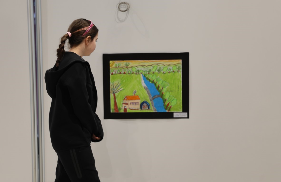 KARTEPE'DE ÖĞRENCİLERİN 23 NİSAN TEMALI ESERLERİ SERGİLENİYOR