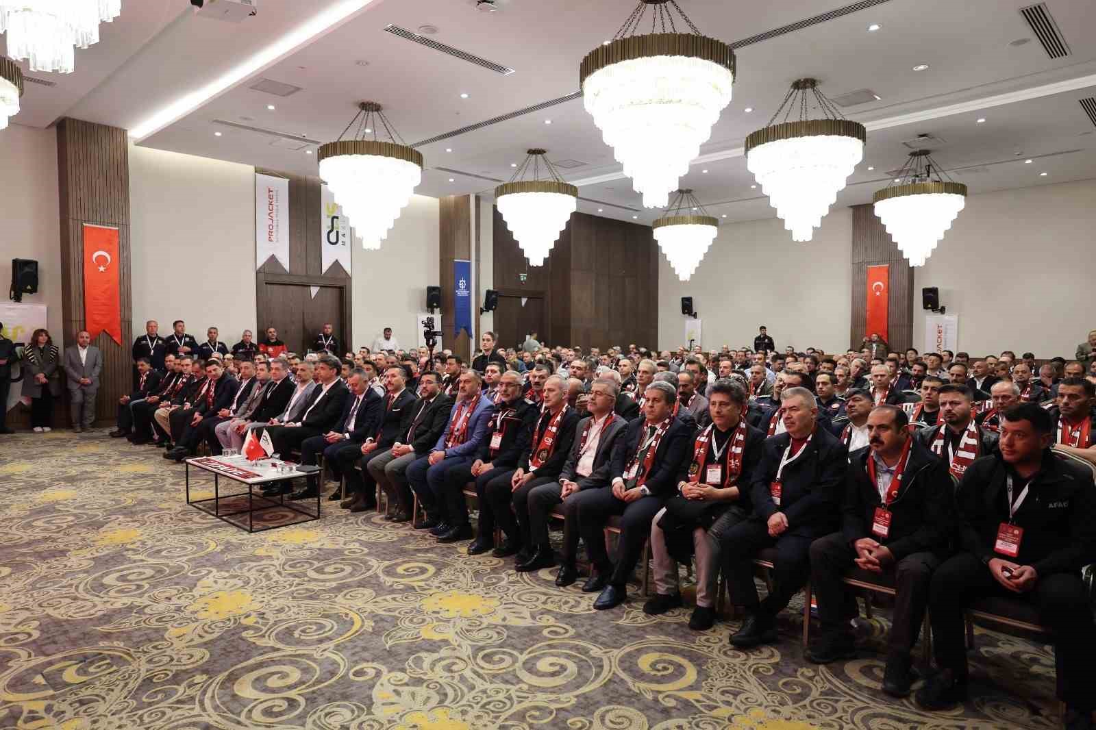 81 İLİN İTFAİYECİLERİ KOCAELİ'DE BULUŞTU