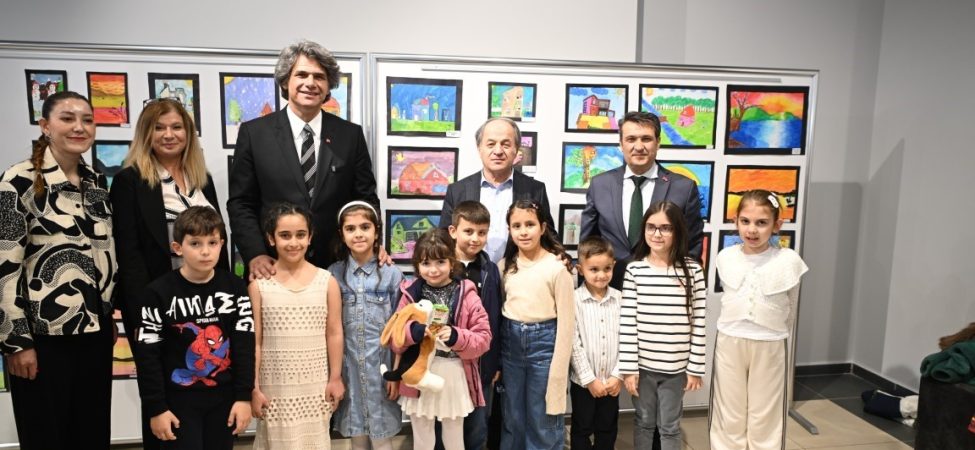 KARTEPE'DE MİNİK RESSAMLARIN ESERLERİ SANAT EVİ'NDE SERGİLENİYOR