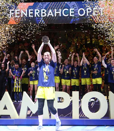 Bakan Bak’tan FIBA Kadınlar Avrupa Ligi Şampiyonu Fenerbahçe Opet’e tebrik