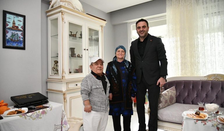 BAŞKANI ÖZLÜ'DEN HASTALARA MORAL ZİYARETİ