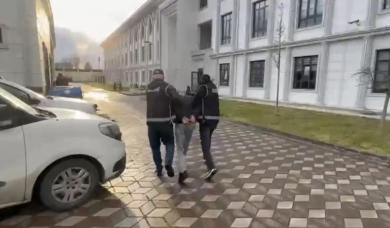Kocaeli’de oto galeriye el bombalı saldırı 5 kişi tutuklandı (1)