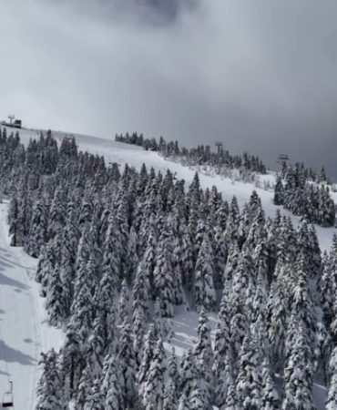 ULUDAĞ'DA SEZON UZADI NİSAN AYIYLA 2 METRE KAR VAR OTELCİLERİN ÇOĞU KAPATTI ANCAK 3 OTEL 12 NİSAN'A KADAR AÇIK KALACAK