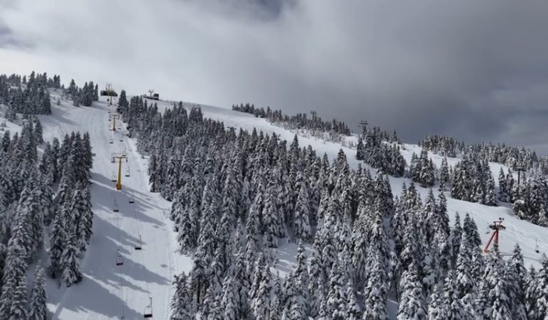 ULUDAĞ'DA SEZON UZADI NİSAN AYIYLA 2 METRE KAR VAR OTELCİLERİN ÇOĞU KAPATTI ANCAK 3 OTEL 12 NİSAN'A KADAR AÇIK KALACAK