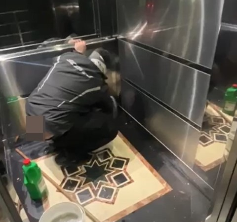 ASANSÖRE TUVALETİNİ YAPAN KURYEYE ASANSÖRÜ TEMİZLETTİLER ÖNCE PİZZAYI YEDİ, ARDINDAN ASANSÖRE TUVALETİNİ YAPTI: GÖZALTINA ALINDI