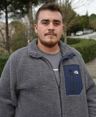 SEDAŞ'IN KAZDIĞI ÇUKURA BELEDİYE ARACI DÜŞTÜ "TEKRARDAN DURUMU ÇEKİP SOSYAL MEDYADA YAYINLADIM ANCAK ÇÖZÜMÜ YİNE TOPRAK OLDU"