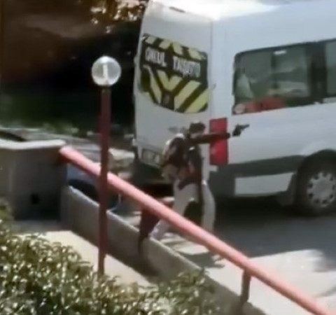 İSRAİL KONSOLOSLUĞU YAKININDAN SİLAH SESLERİ YÜKSELDİ: 3 KİŞİ ETKİSİZ HALE GETİRİLDİ