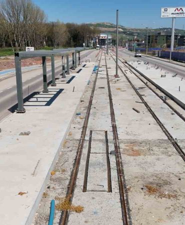 İZMİT VE KARTEPE'Yİ BİRBİRİNE BAĞLAYAN TRAMVAY HATTINDA RAYLAR BİRLEŞTİRİLDİ AKÇARAY KARTEPE'YE UZANIYOR