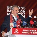BBP GENEL BAŞKANI DESTİCİ: "BÖYLE GİDERSE, NÜFUSUMUZ 50 MİLYONUN ALTINA DÜŞER" BBP GENEL BAŞKANI MUSTAFA DESTİCİ ESKİŞEHİR'DE KONUŞTU DESTİCİ: "DÜNYADA NESLİ EN FAZLA TÜKENMEKTE OLAN İLK 5 MİLLETİN İÇİNDEYİZ, ÜLKENİN İÇİNDEYİZ" "ESKİDEN AİLE BAŞINA 3 ÇOCUK DÜŞERKEN BUGÜN 1 BUÇUKLARA KADAR DÜŞTÜ" "GERÇEK HAYATTAN KOPUP DİJİTAL BAĞIMLILIĞIN ESİRİ OLAN ÇOCUKLAR VAR" "GÜNYÜZÜ'NE 38 MİLYON METREKARE SANAYİ BÖLGESİ YAPILACAK"