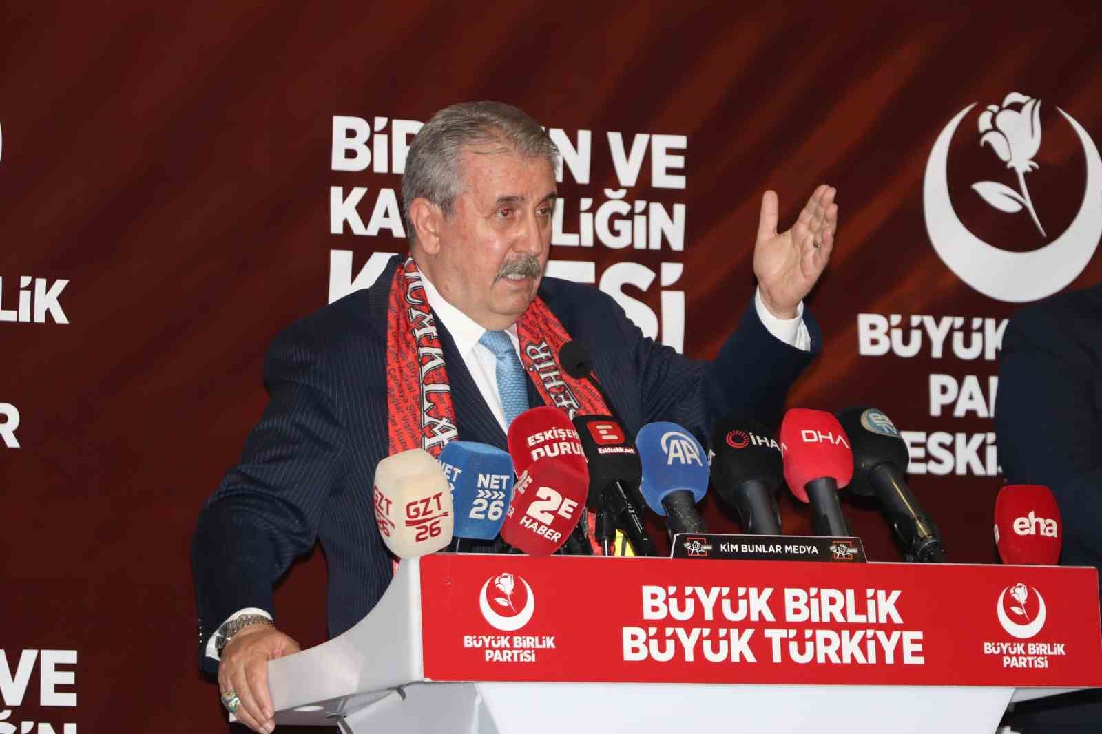 BBP GENEL BAŞKANI DESTİCİ: "BÖYLE GİDERSE, NÜFUSUMUZ 50 MİLYONUN ALTINA DÜŞER" BBP GENEL BAŞKANI MUSTAFA DESTİCİ ESKİŞEHİR'DE KONUŞTU DESTİCİ: "DÜNYADA NESLİ EN FAZLA TÜKENMEKTE OLAN İLK 5 MİLLETİN İÇİNDEYİZ, ÜLKENİN İÇİNDEYİZ" "ESKİDEN AİLE BAŞINA 3 ÇOCUK DÜŞERKEN BUGÜN 1 BUÇUKLARA KADAR DÜŞTÜ" "GERÇEK HAYATTAN KOPUP DİJİTAL BAĞIMLILIĞIN ESİRİ OLAN ÇOCUKLAR VAR" "GÜNYÜZÜ'NE 38 MİLYON METREKARE SANAYİ BÖLGESİ YAPILACAK"