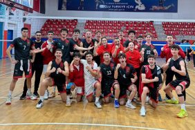 GÖLCÜK BELEDİYESPOR GENÇ ERKEK VOLEYBOL TAKIMI, TÜRKİYE FİNALLERİ'NE YÜKSELDİ
