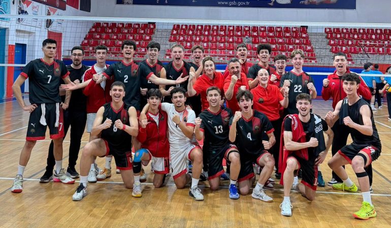 GÖLCÜK BELEDİYESPOR GENÇ ERKEK VOLEYBOL TAKIMI, TÜRKİYE FİNALLERİ'NE YÜKSELDİ