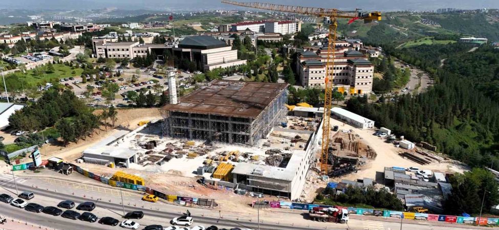 UMUTTEPE'DEKİ CAMİ VE OTOPARK İNŞAATI HIZLA İLERLİYOR