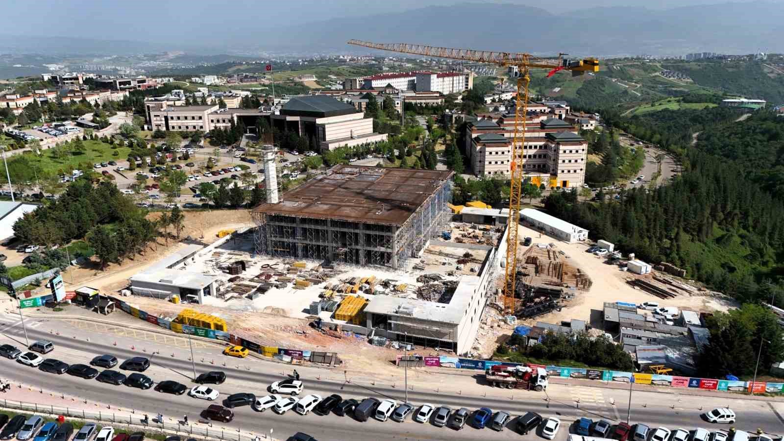 UMUTTEPE'DEKİ CAMİ VE OTOPARK İNŞAATI HIZLA İLERLİYOR