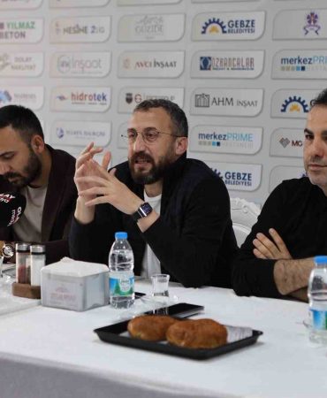 GEBZESPOR'DA YENİ DÖNEM BÜTÇESİ 200 MİLYON TL GEBZESPOR BAŞKANI YUSUF ÖZTÜRK: "HEDEFİMİZ ŞAMPİYONLUK" "30 YAŞ ÜSTÜ VE ÜST LİGLERDEN TRANSFER YAPMAYACAĞIZ" "GENÇ VE BAŞARIYA AÇ OYUNCULARI SEÇECEĞİZ"